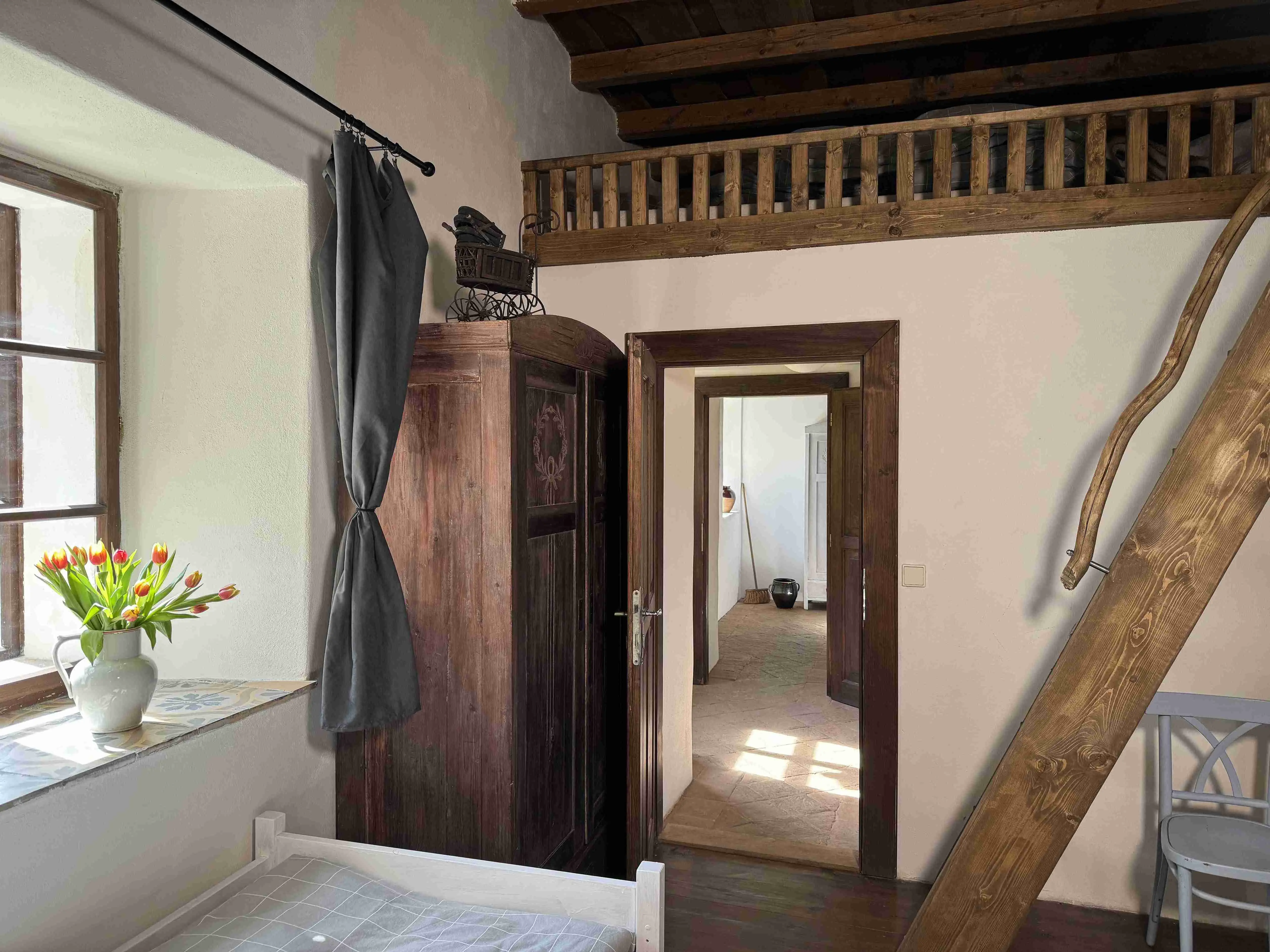room-back-top-floor