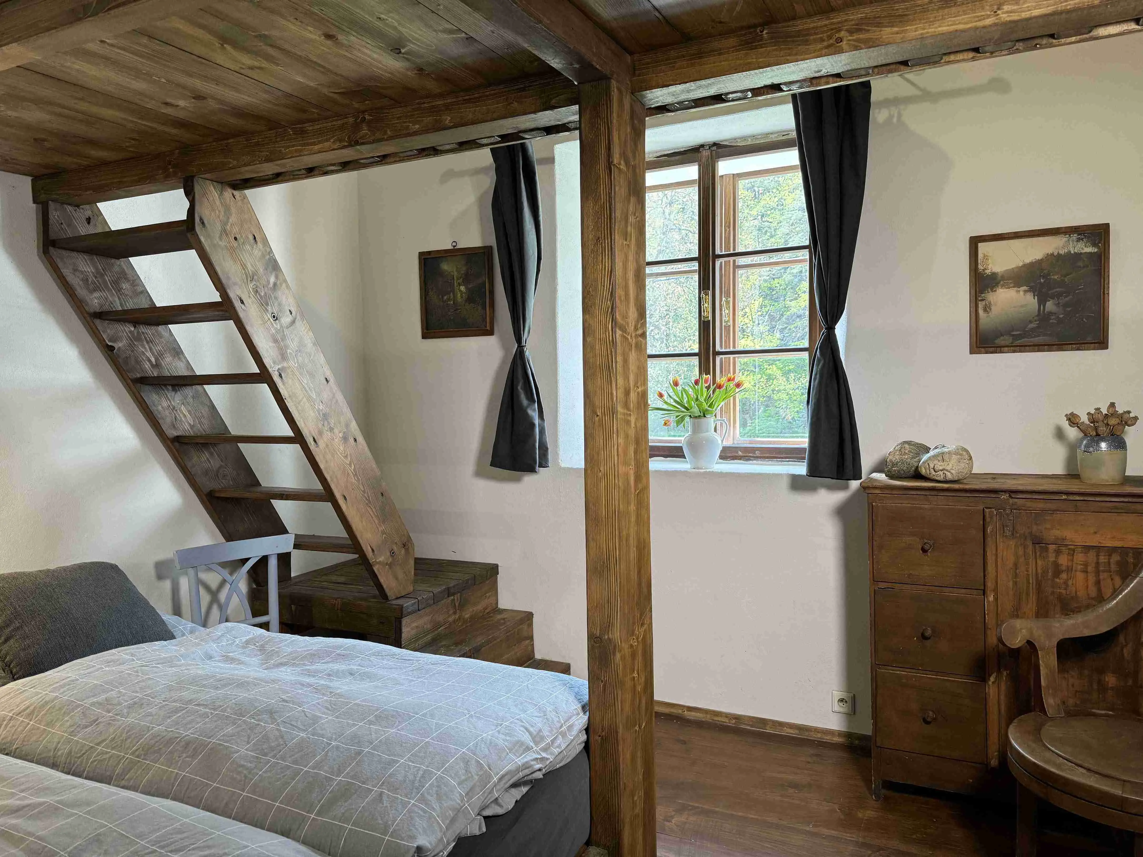 room-mid-window