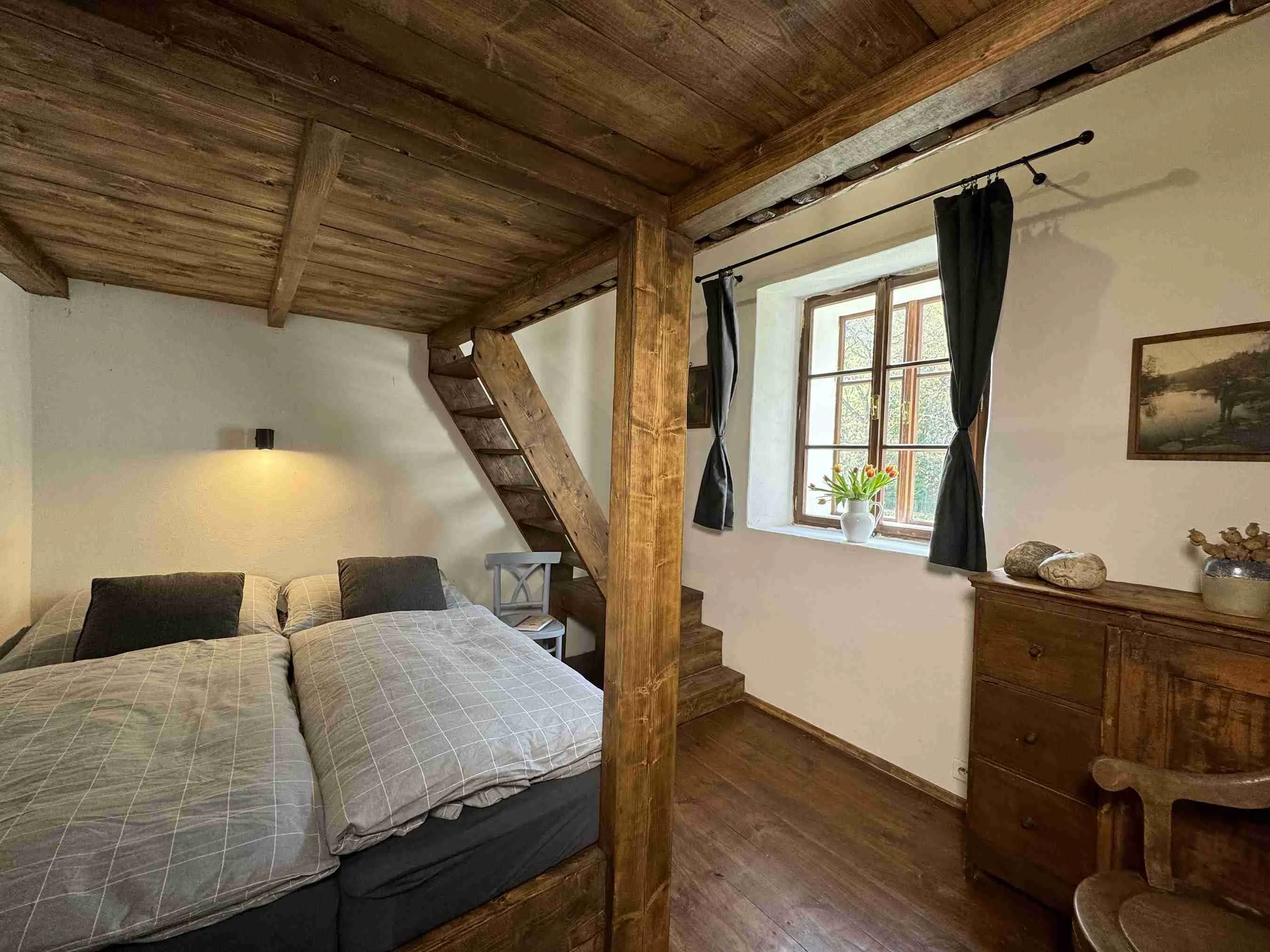 room-mid-beds